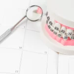 Invisalign czy zwykły aparat